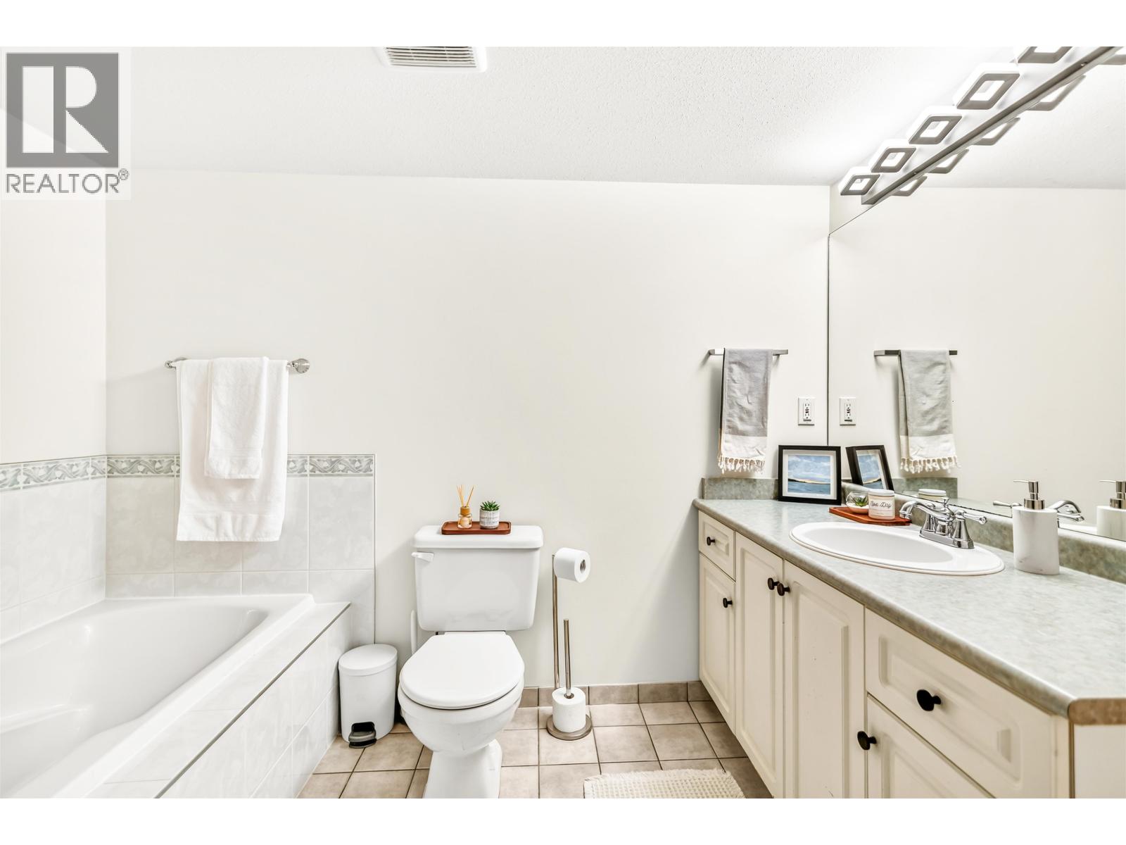 121 5780 Trail Avenue, Sechelt, British Columbia  V7Z 0K5 - Photo 20 - R3124570