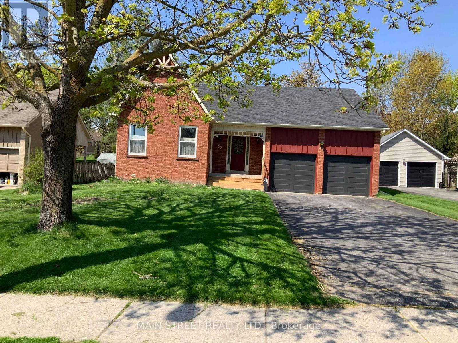 32 CENTRE ROAD, Uxbridge, Ontario