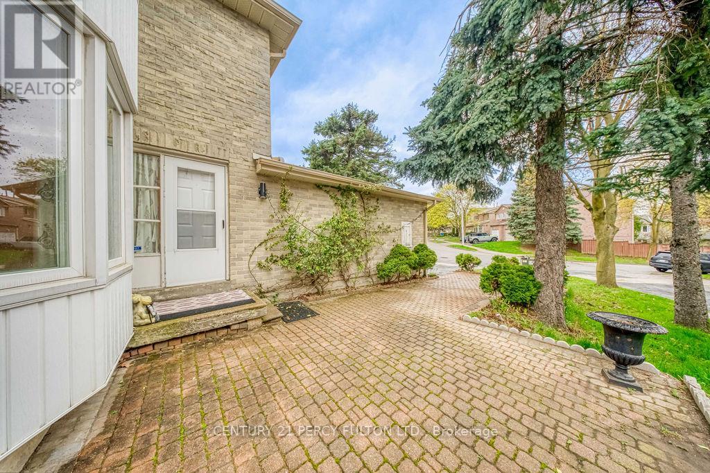 68 Colleen Street, Vaughan, Ontario  L4J 5G6 - Photo 3 - N13139830