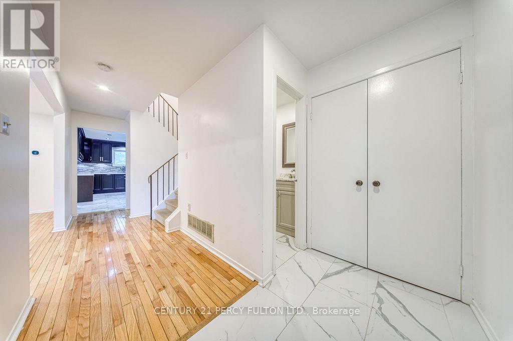 68 Colleen Street, Vaughan, Ontario  L4J 5G6 - Photo 5 - N13139830