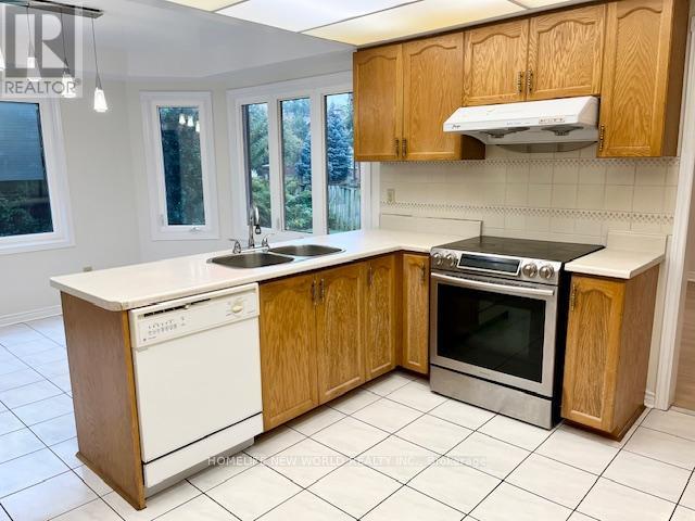 52 Fairholme Drive, Markham, Ontario  L3R 7R6 - Photo 6 - N13139848