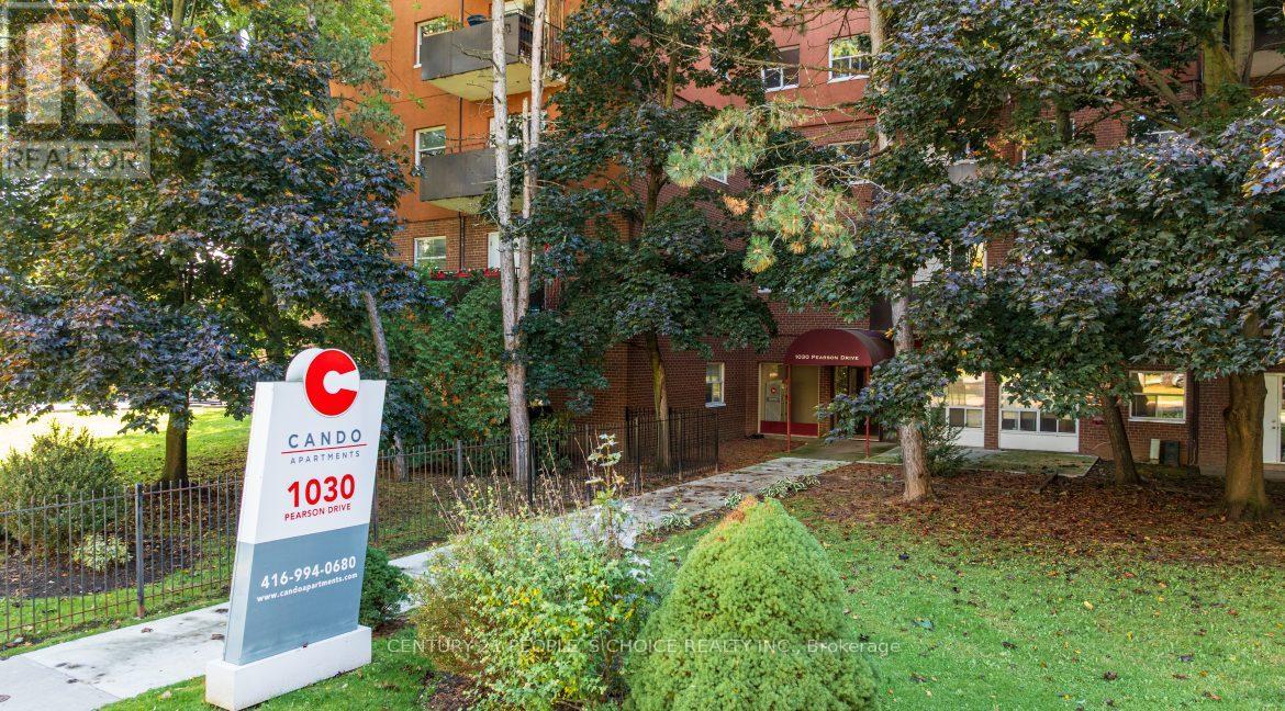 504 - 1030 Pearson Drive, Oakville, Ontario  L6H 2A8 - Photo 1 - W13139832