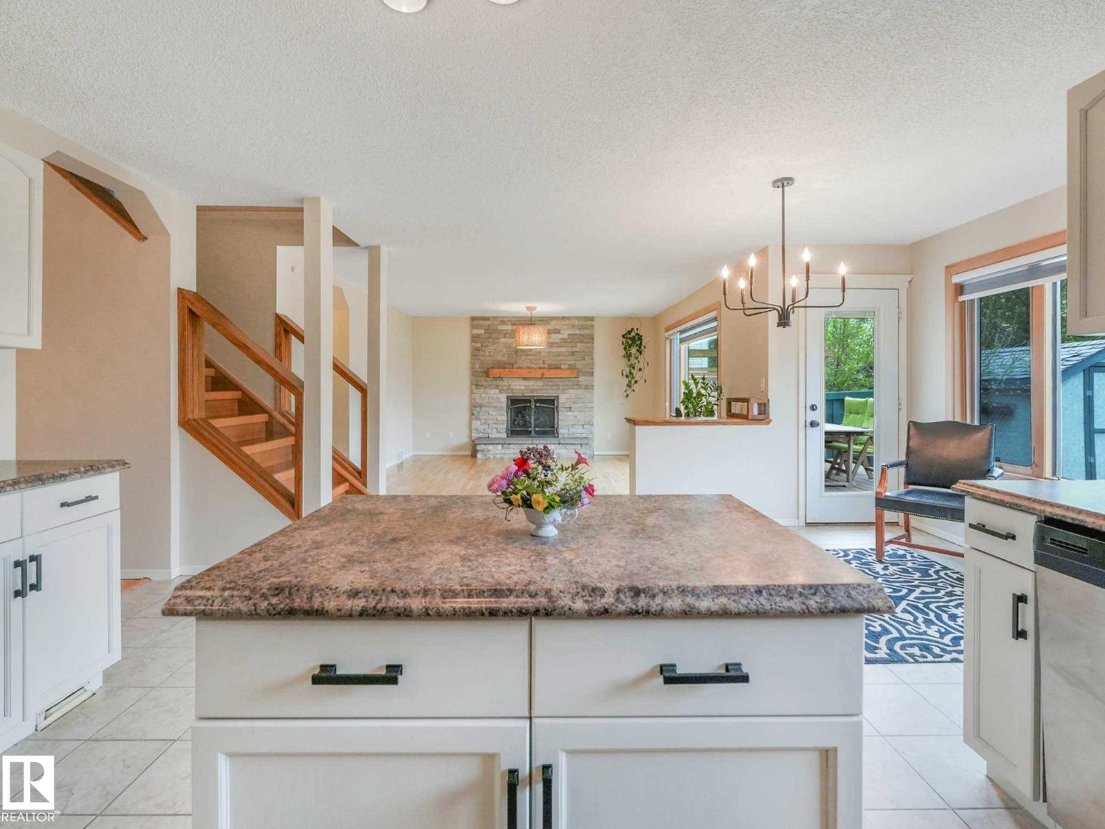 1060 Wedgewood Bv Nw, Edmonton, Alberta  T6M 2L6 - Photo 4 - E4487061