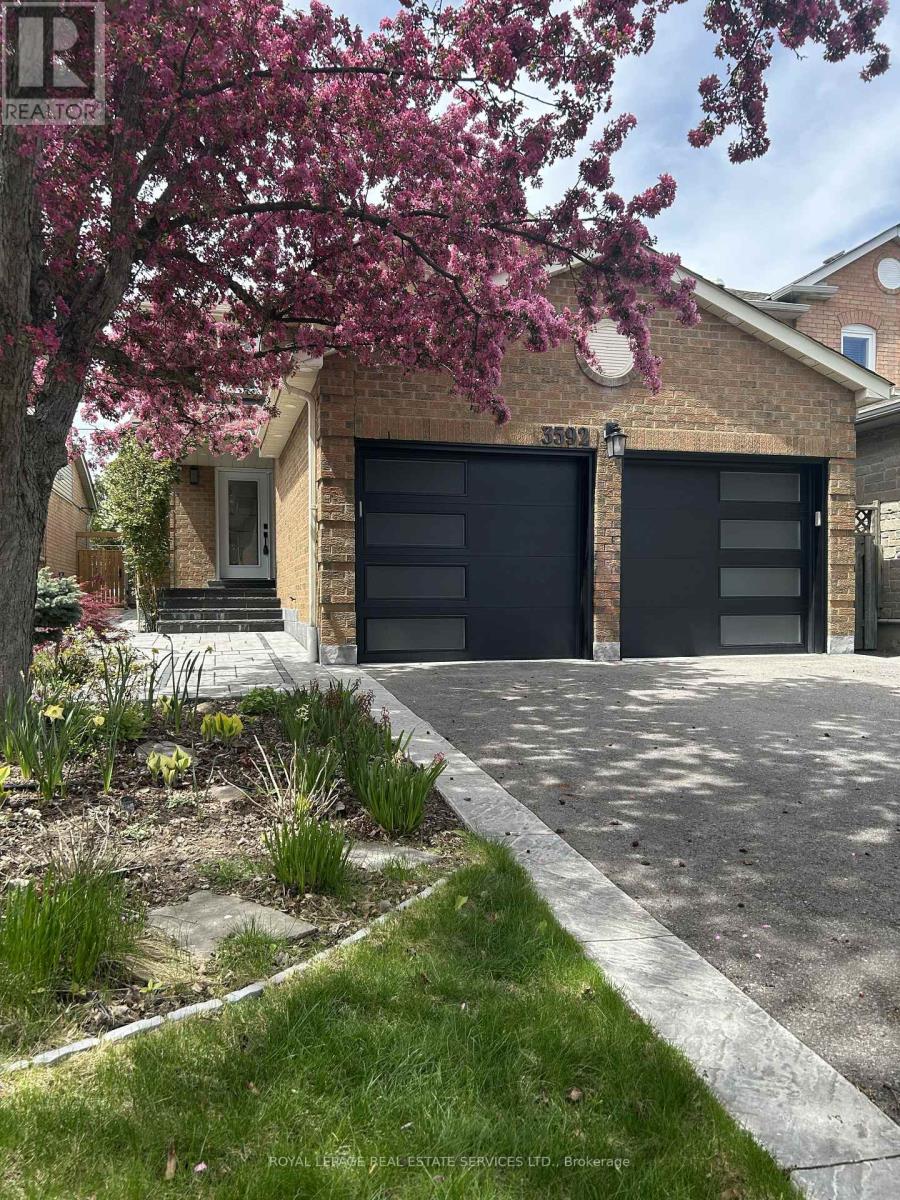 3592 Cherrington Crescent, Mississauga, Ontario  L5L 5C4 - Photo 3 - W13138408