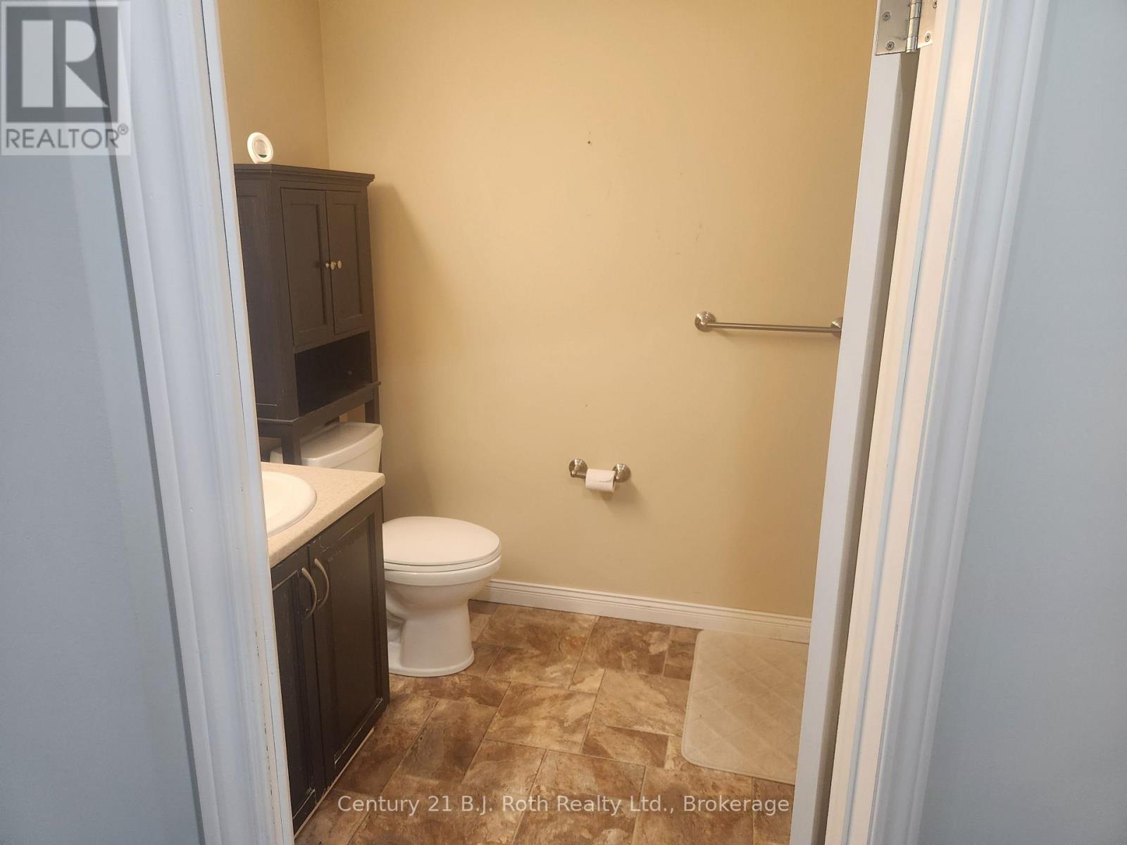 F103 - 101 Thompsons Road, Penetanguishene, Ontario  L9M 1K1 - Photo 11 - S13139876