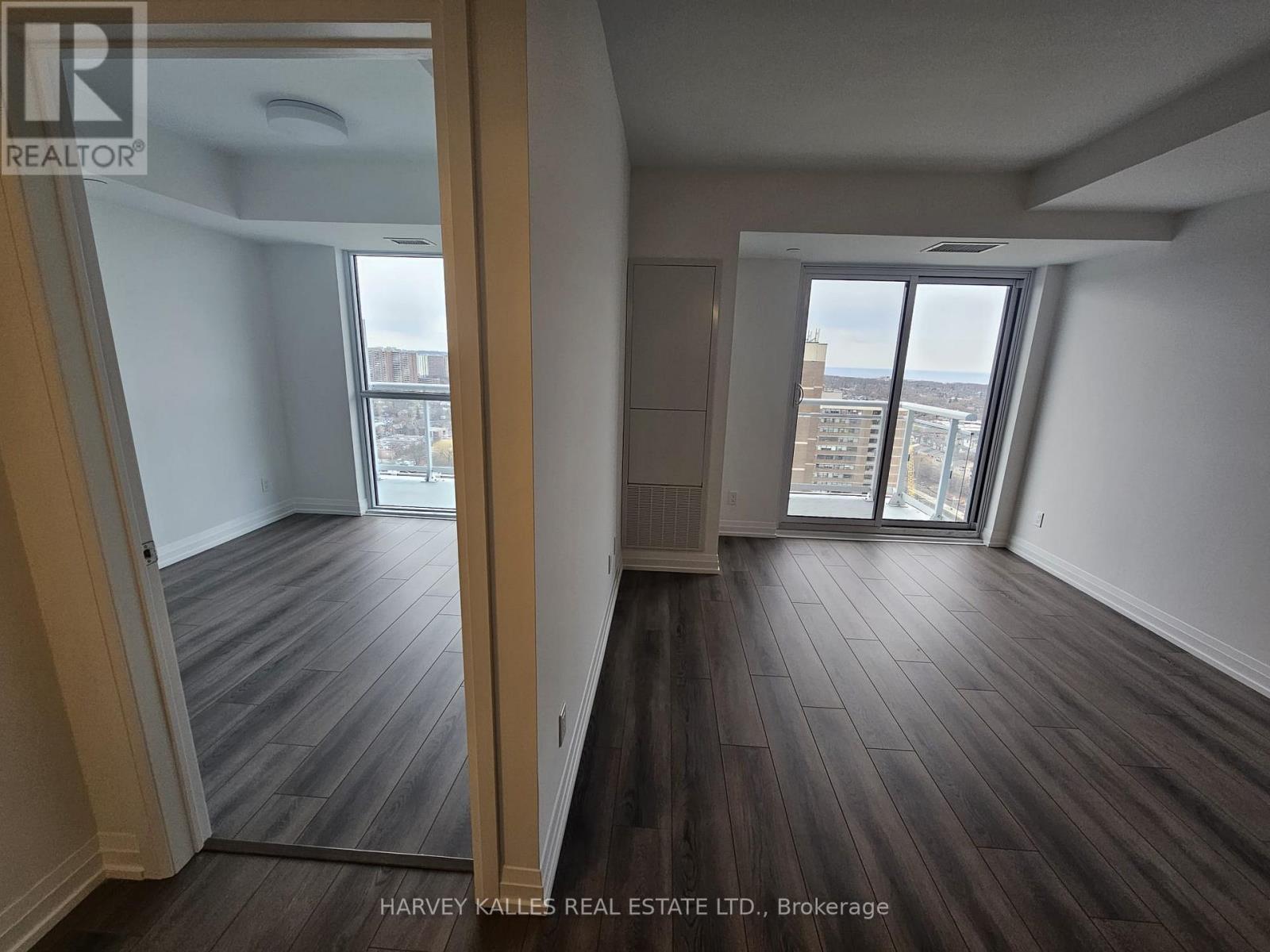 2605 - 286 Main Street, Toronto, Ontario  M4C 0B3 - Photo 4 - E13139910