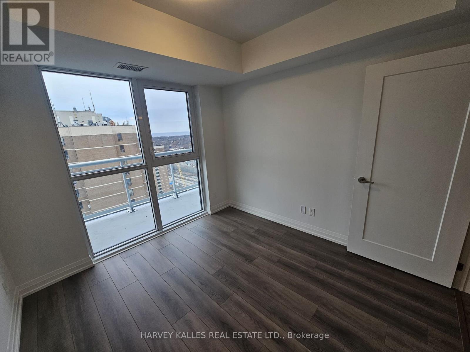 2605 - 286 Main Street, Toronto, Ontario  M4C 0B3 - Photo 5 - E13139910