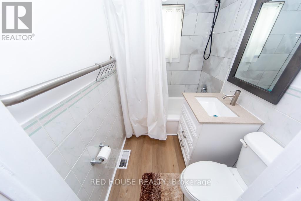 40 North Woodrow Boulevard, Toronto, Ontario  M1K 1W3 - Photo 13 - E13138462