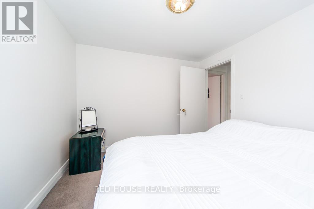 40 North Woodrow Boulevard, Toronto, Ontario  M1K 1W3 - Photo 17 - E13138462