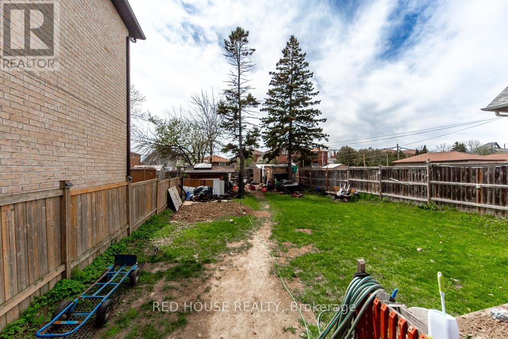40 North Woodrow Boulevard, Toronto, Ontario  M1K 1W3 - Photo 27 - E13138462