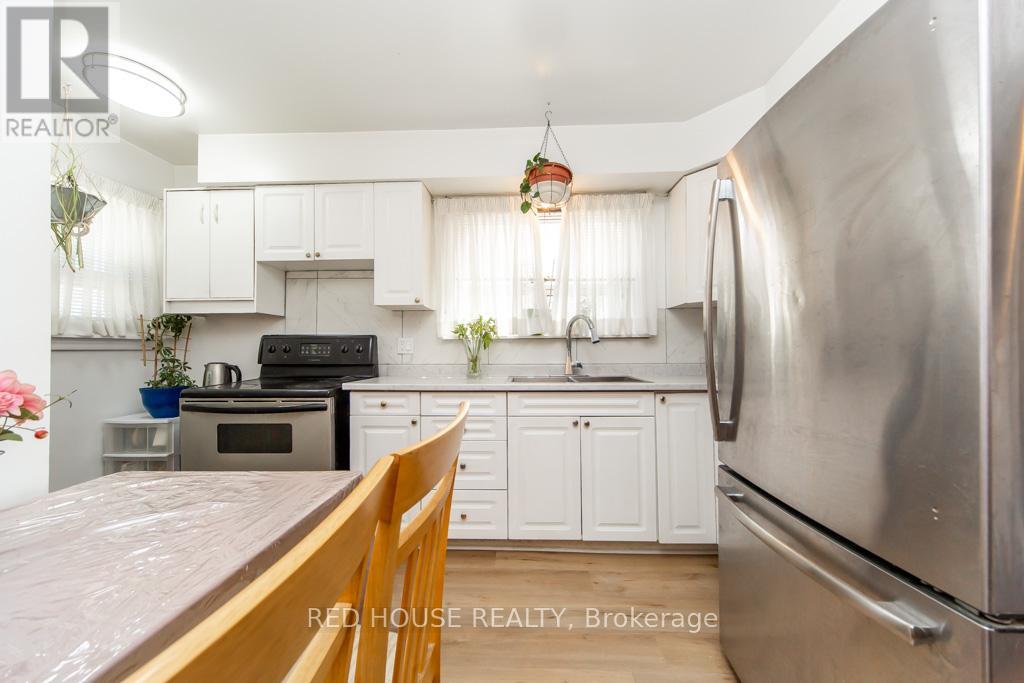 40 North Woodrow Boulevard, Toronto, Ontario  M1K 1W3 - Photo 9 - E13138462