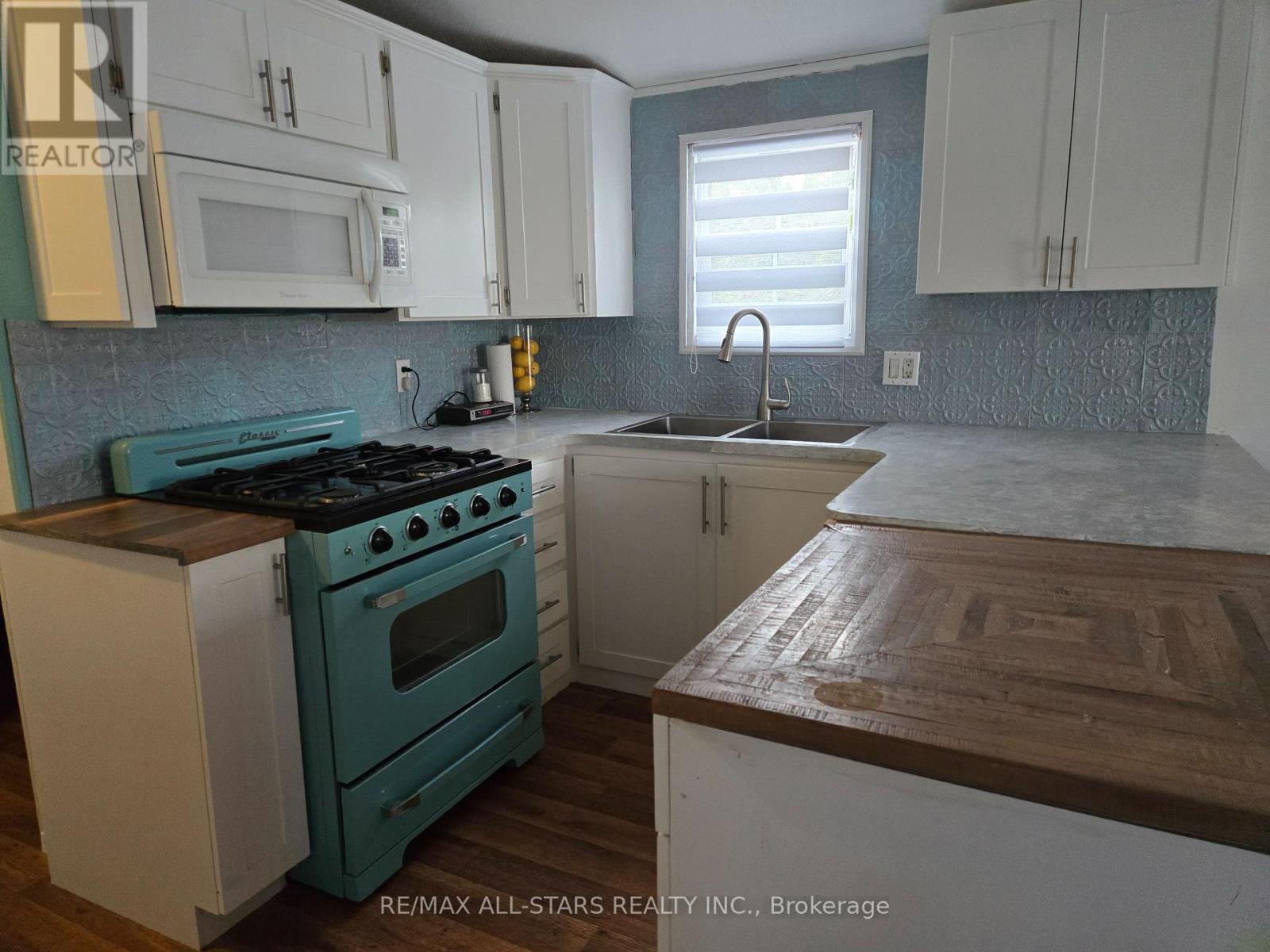 1 Kenora Trail, Wasaga Beach, Ontario  L9Z 1X7 - Photo 9 - S13102662