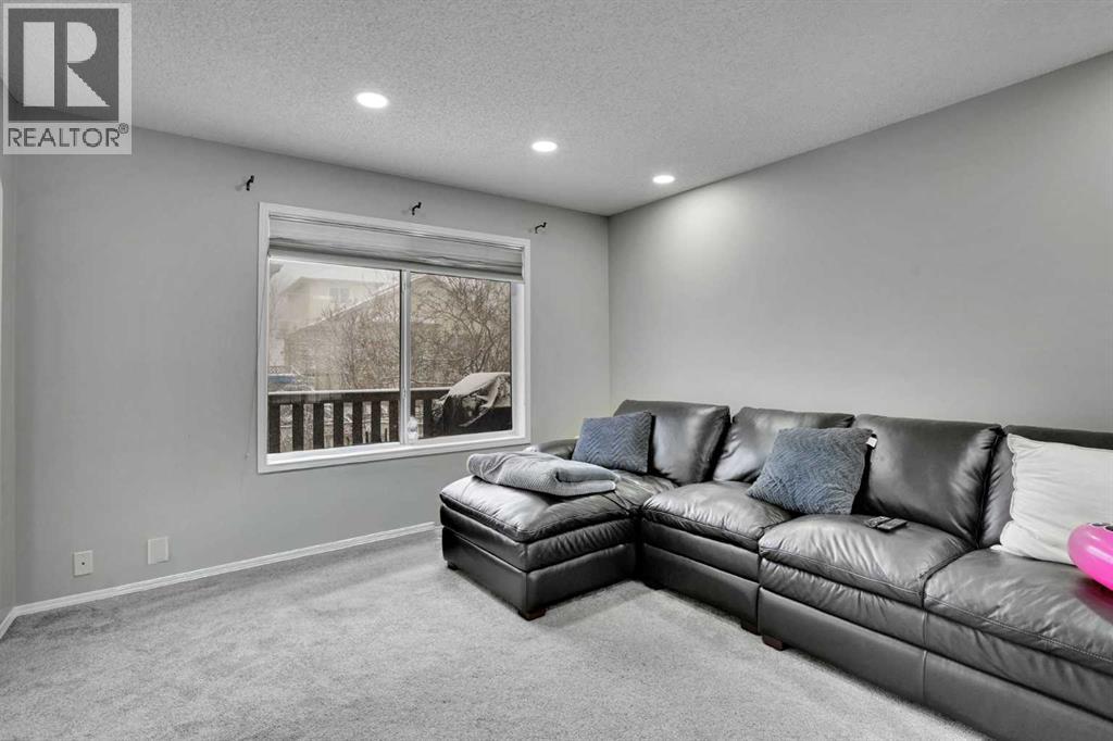 39 Douglasview Road SE, Calgary, Alberta  T2Z 2S8 - Photo 14 - A2292349