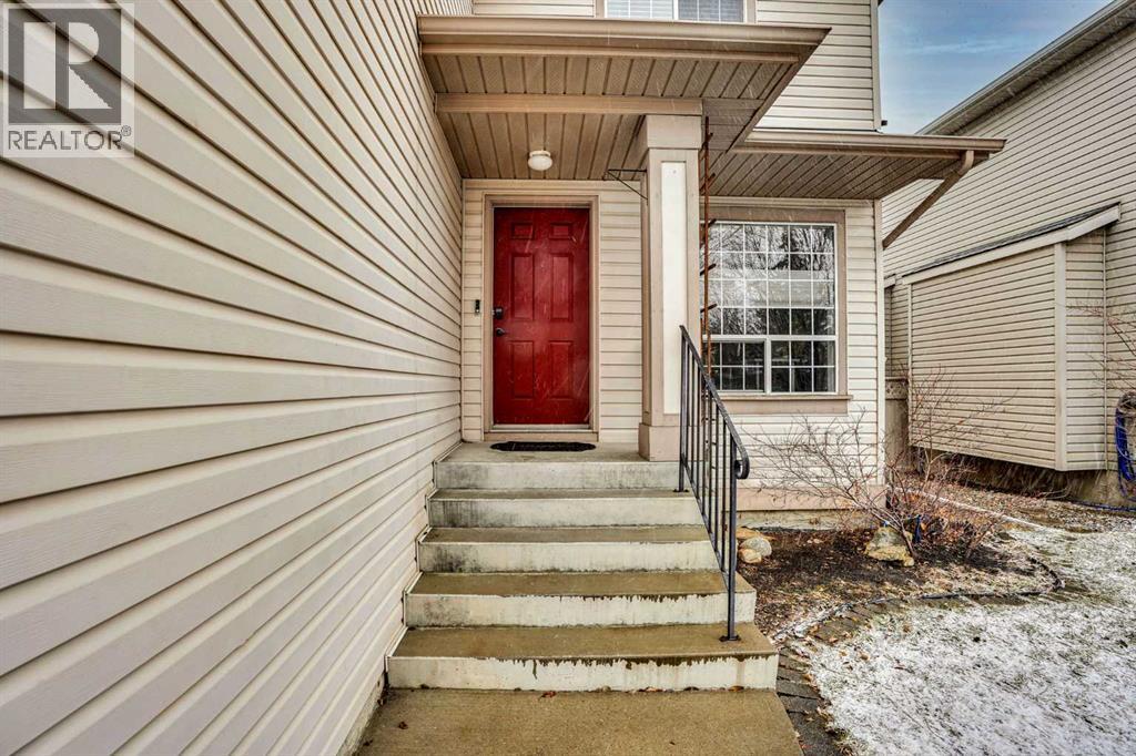 39 Douglasview Road SE, Calgary, Alberta  T2Z 2S8 - Photo 4 - A2292349
