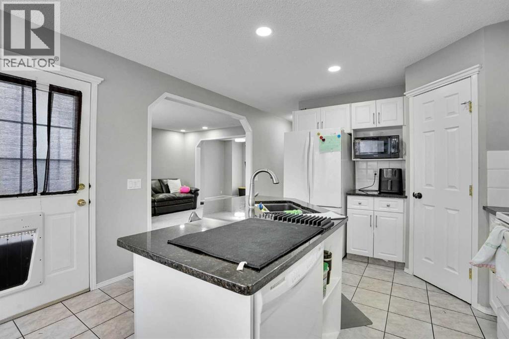 39 Douglasview Road SE, Calgary, Alberta  T2Z 2S8 - Photo 9 - A2292349