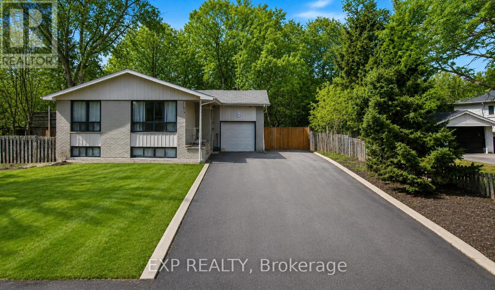 1175 Pinegrove Road, Oakville, Ontario  L6L 2W3 - Photo 2 - W13139872