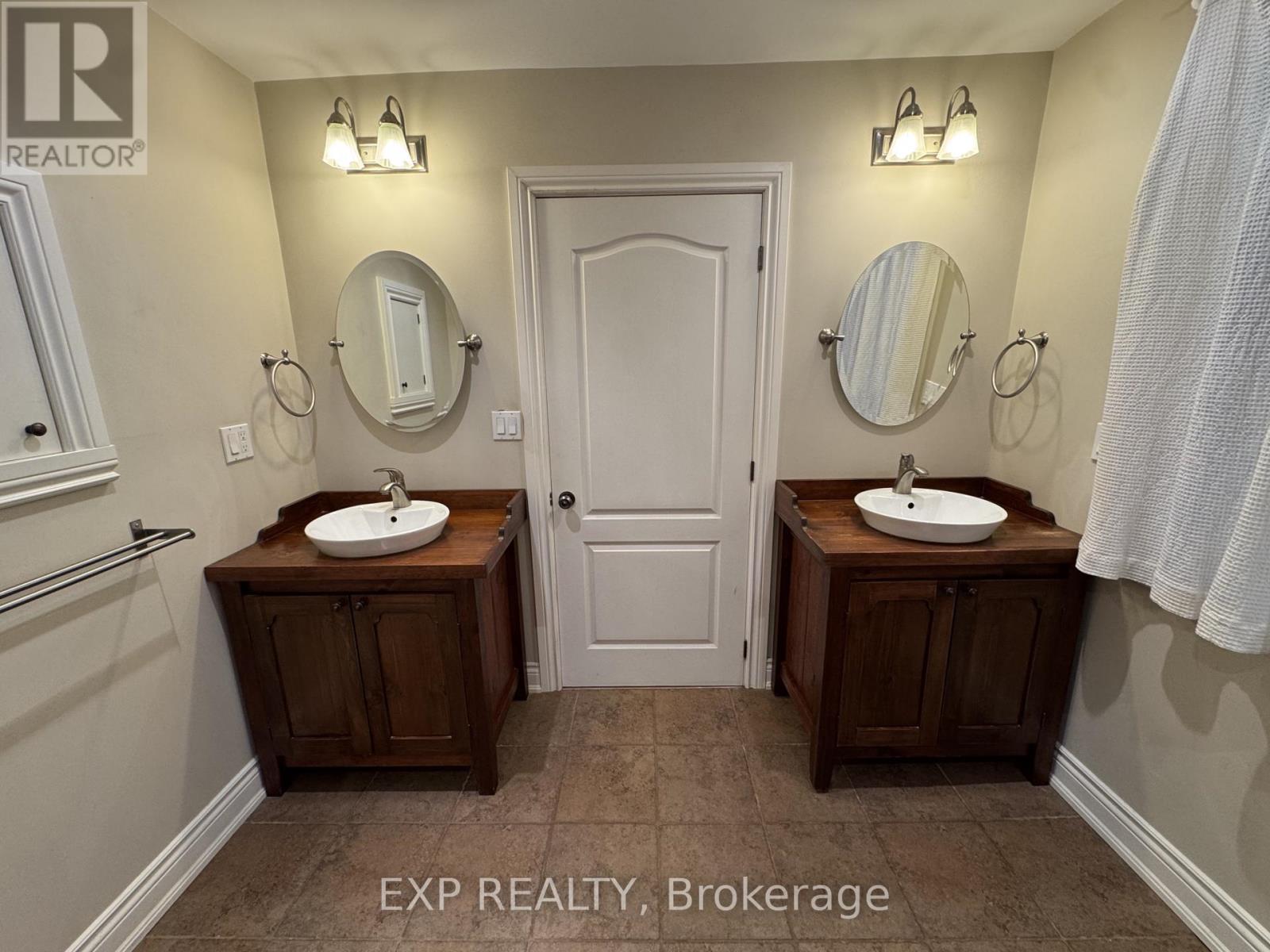 1175 Pinegrove Road, Oakville, Ontario  L6L 2W3 - Photo 9 - W13139872