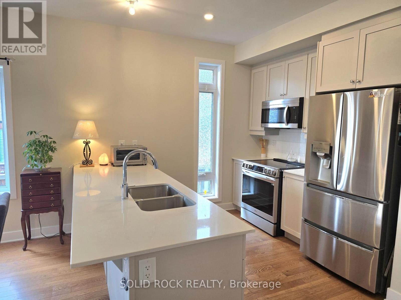844 Ralph Hennessy Avenue, Ottawa, Ontario  K1X 0E4 - Photo 10 - X13135074