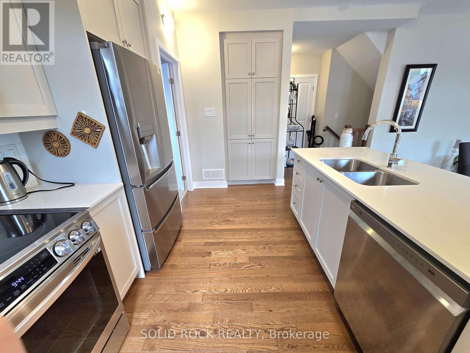 844 Ralph Hennessy Avenue, Ottawa, Ontario  K1X 0E4 - Photo 12 - X13135074