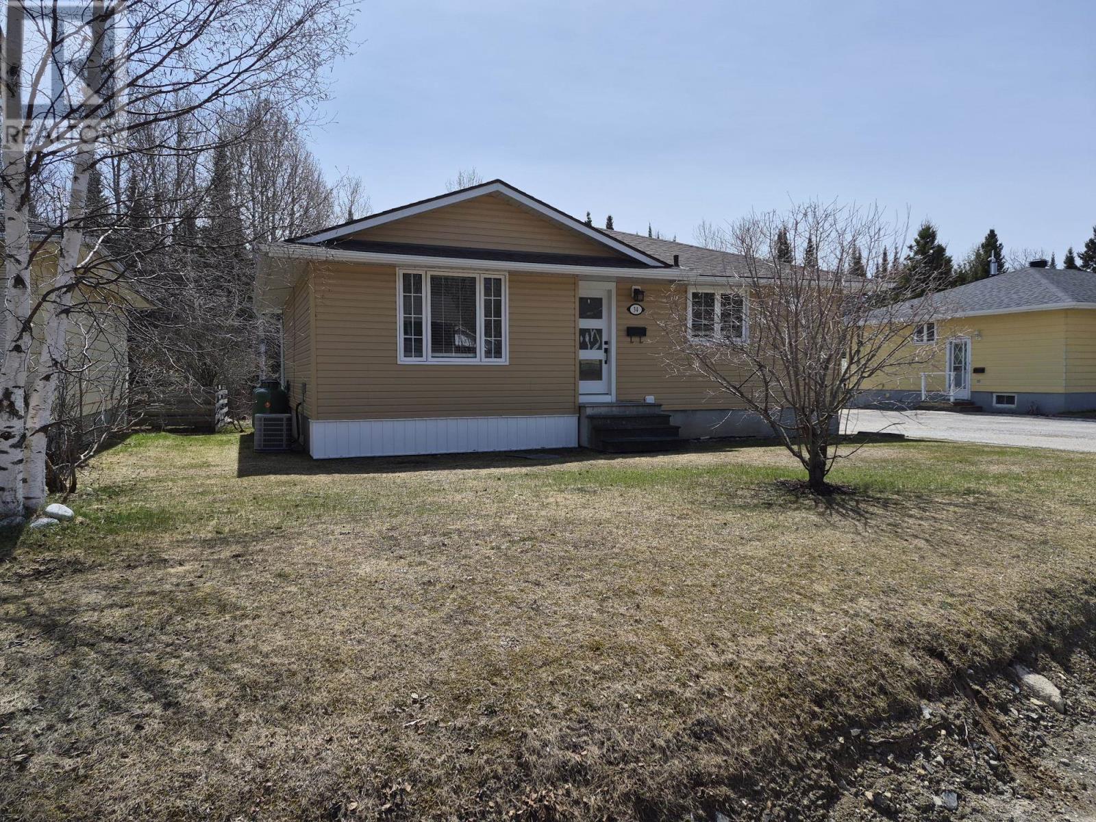 34 Redwing Ave, Manitouwadge, Ontario  P0T 2C0 - Photo 2 - TB2600666