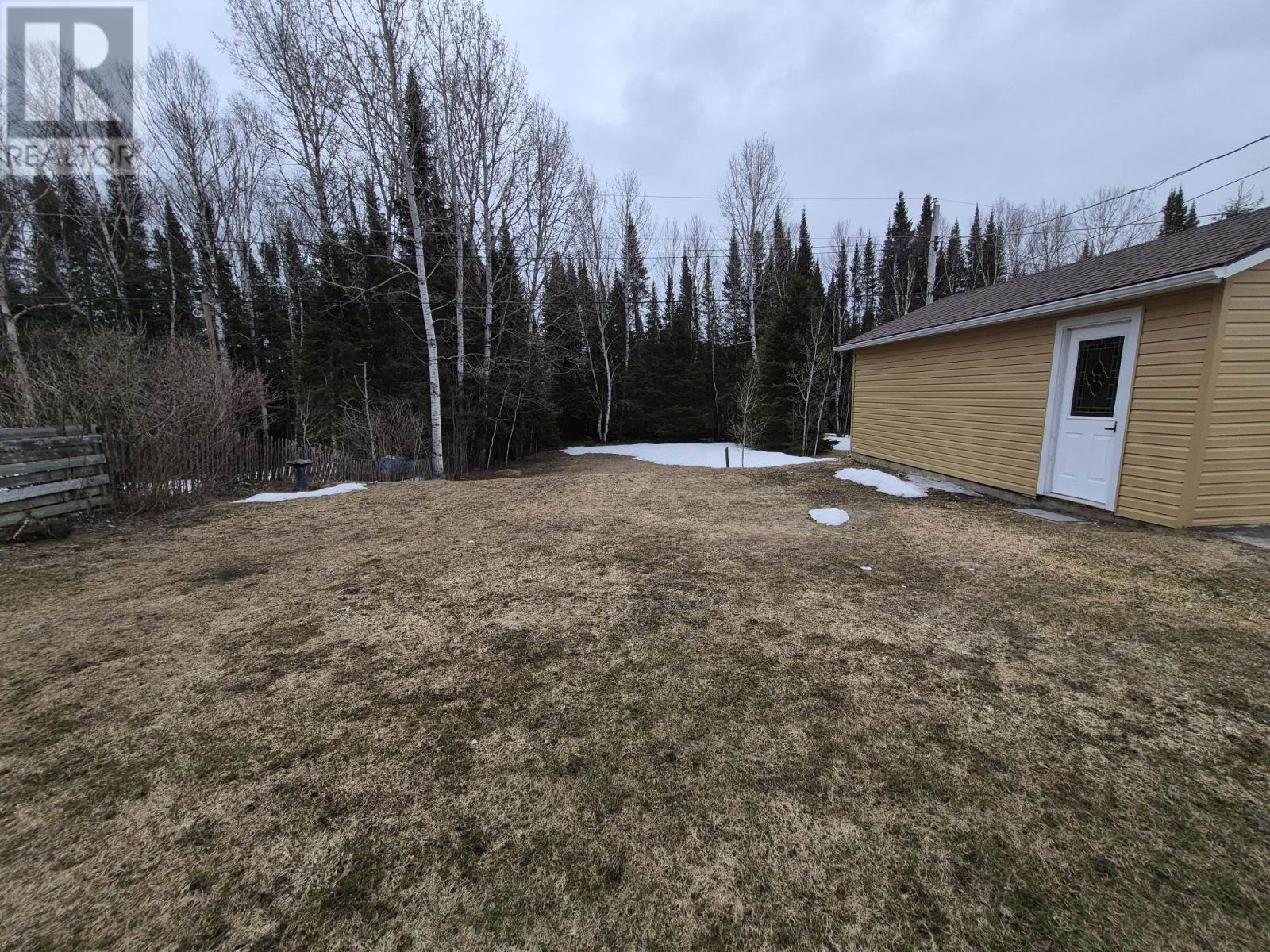 34 Redwing Ave, Manitouwadge, Ontario  P0T 2C0 - Photo 7 - TB2600666
