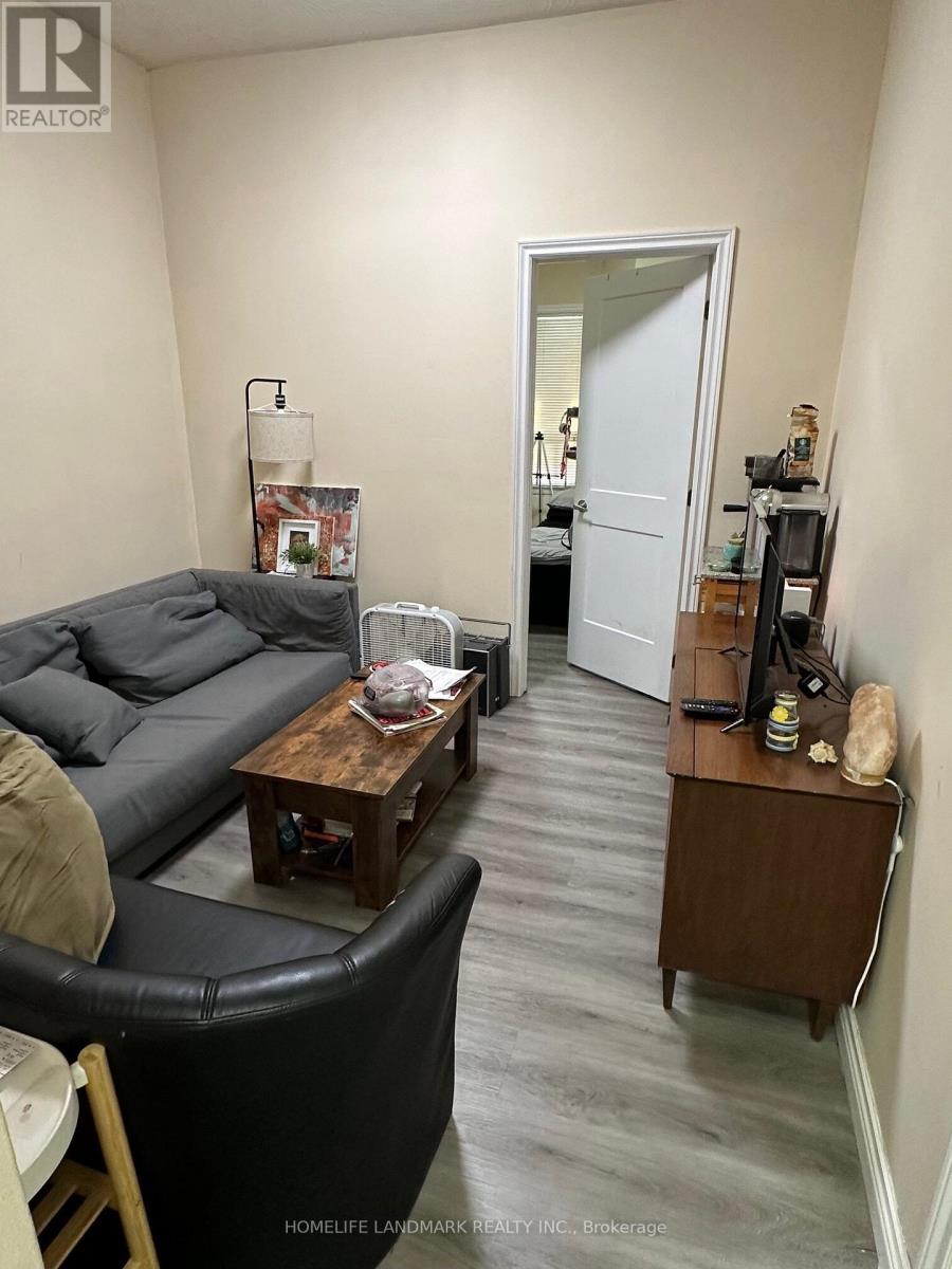 B - 397 Brock Avenue, Toronto (Dufferin Grove), Ontario  M6H 3N6 - Photo 4 - C13139942
