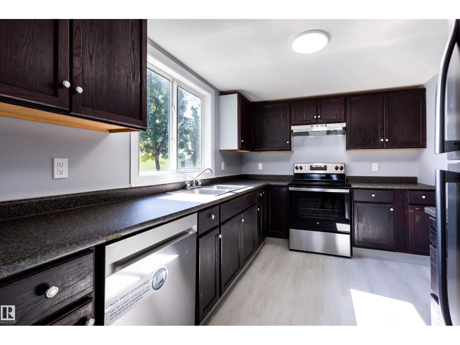 547 Dunluce Rd Nw, Edmonton, Alberta  T5X 4P4 - Photo 9 - E4488396