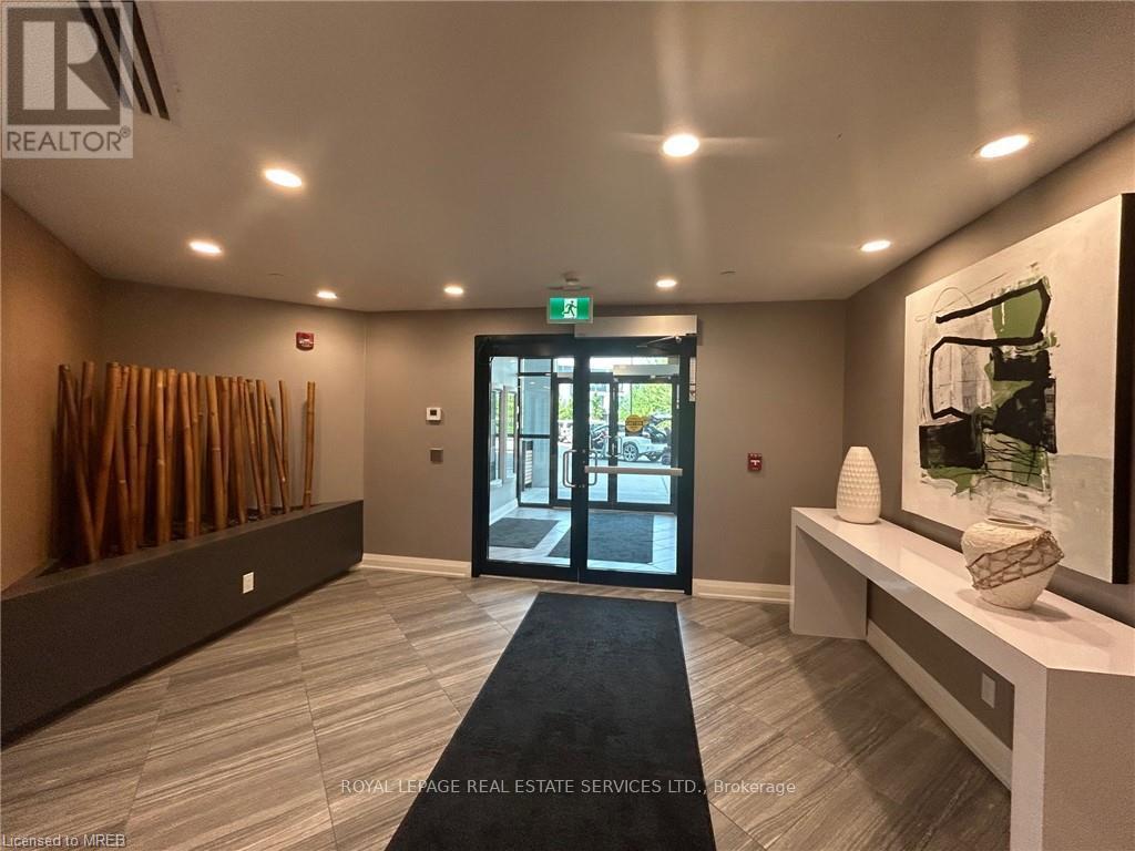 202 - 128 Grovewood Common, Oakville, Ontario  L6H 0X3 - Photo 2 - W13139936