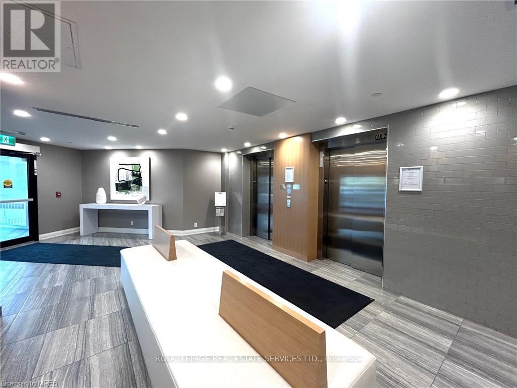 202 - 128 Grovewood Common, Oakville, Ontario  L6H 0X3 - Photo 3 - W13139936