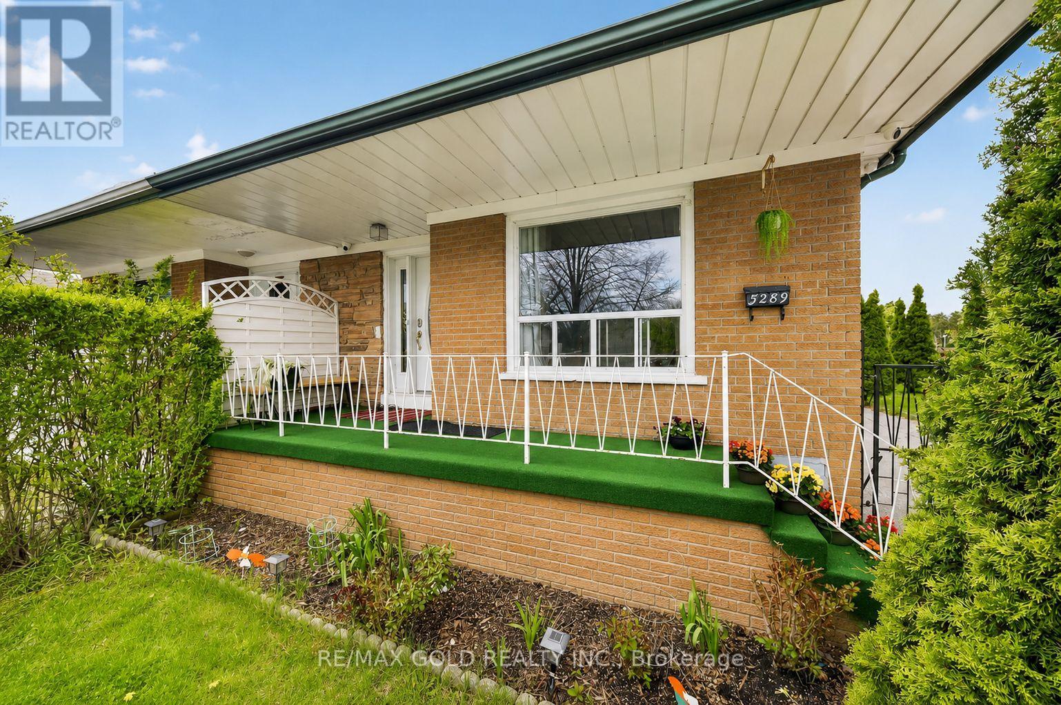 3289 Victory Crescent, Mississauga, Ontario  L4T 1M1 - Photo 2 - W13128462