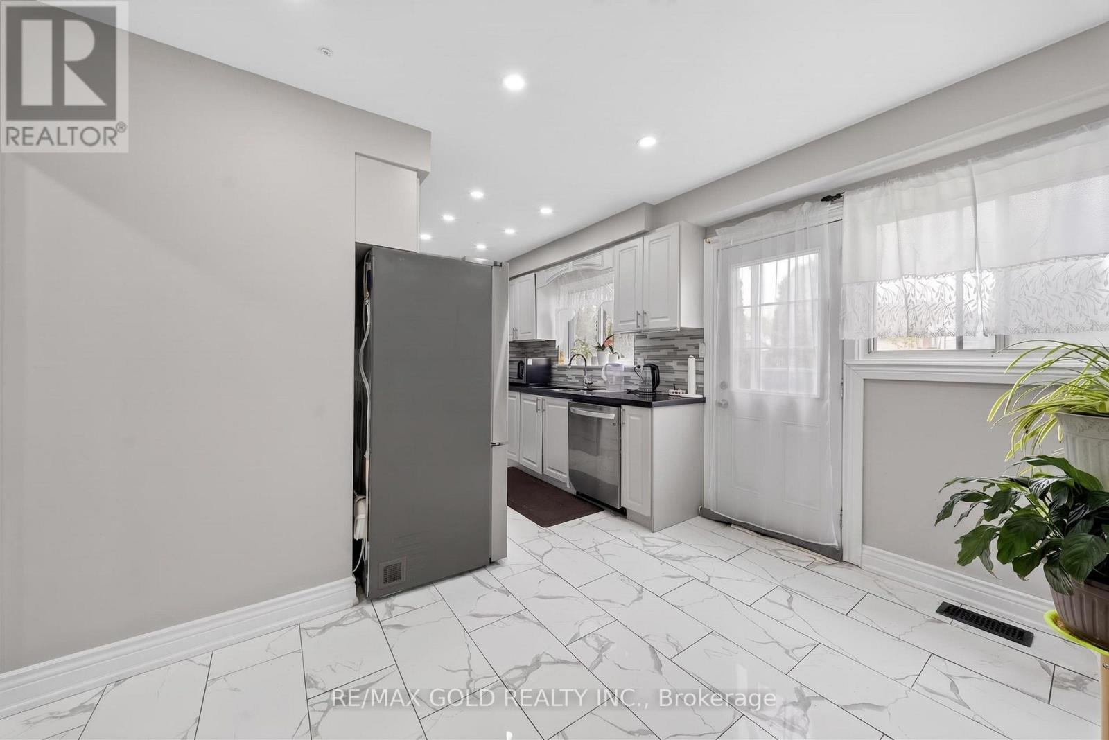 3289 Victory Crescent, Mississauga, Ontario  L4T 1M1 - Photo 25 - W13128462