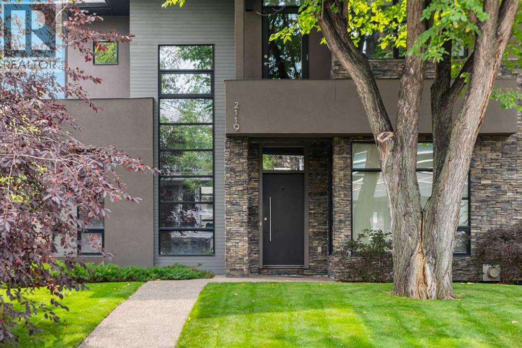 2119 6 Avenue NW, Calgary, Alberta  T2N 0W8 - Photo 2 - A2310288
