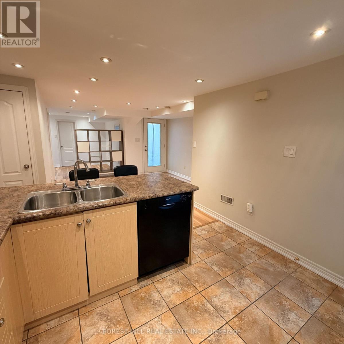 #lower - 41 Gladstone Avenue, Toronto, Ontario  M6K 3K7 - Photo 7 - C13139960