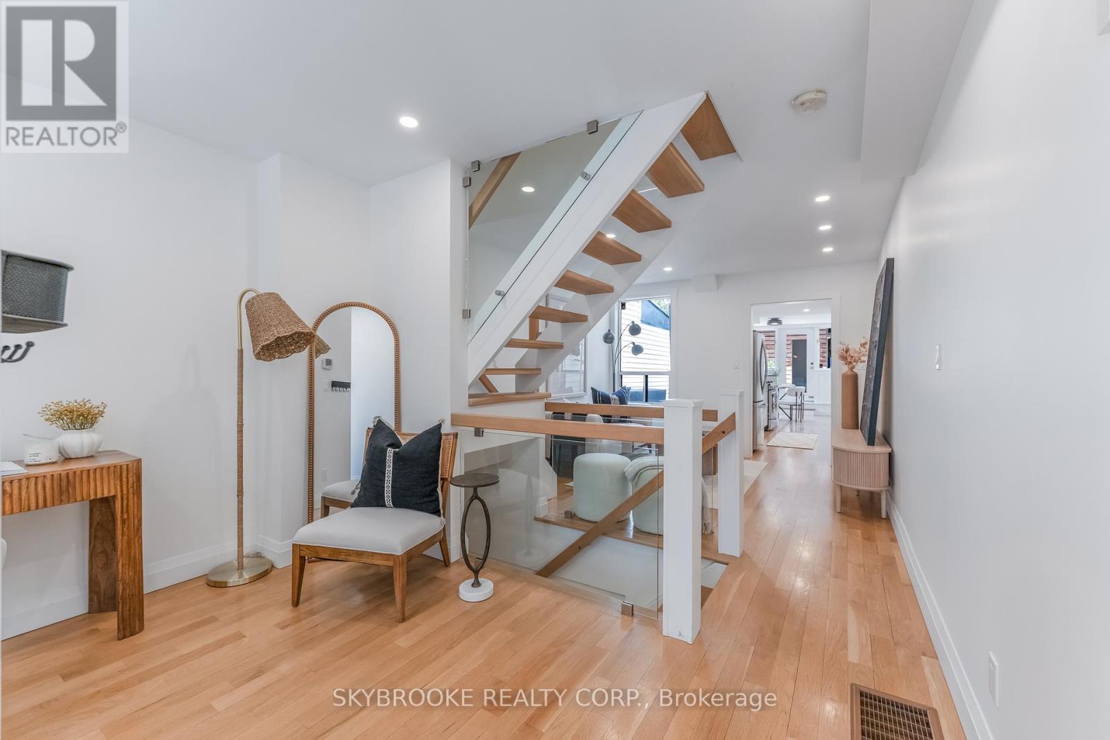 14 WHITAKER AVENUE, Toronto, Ontario