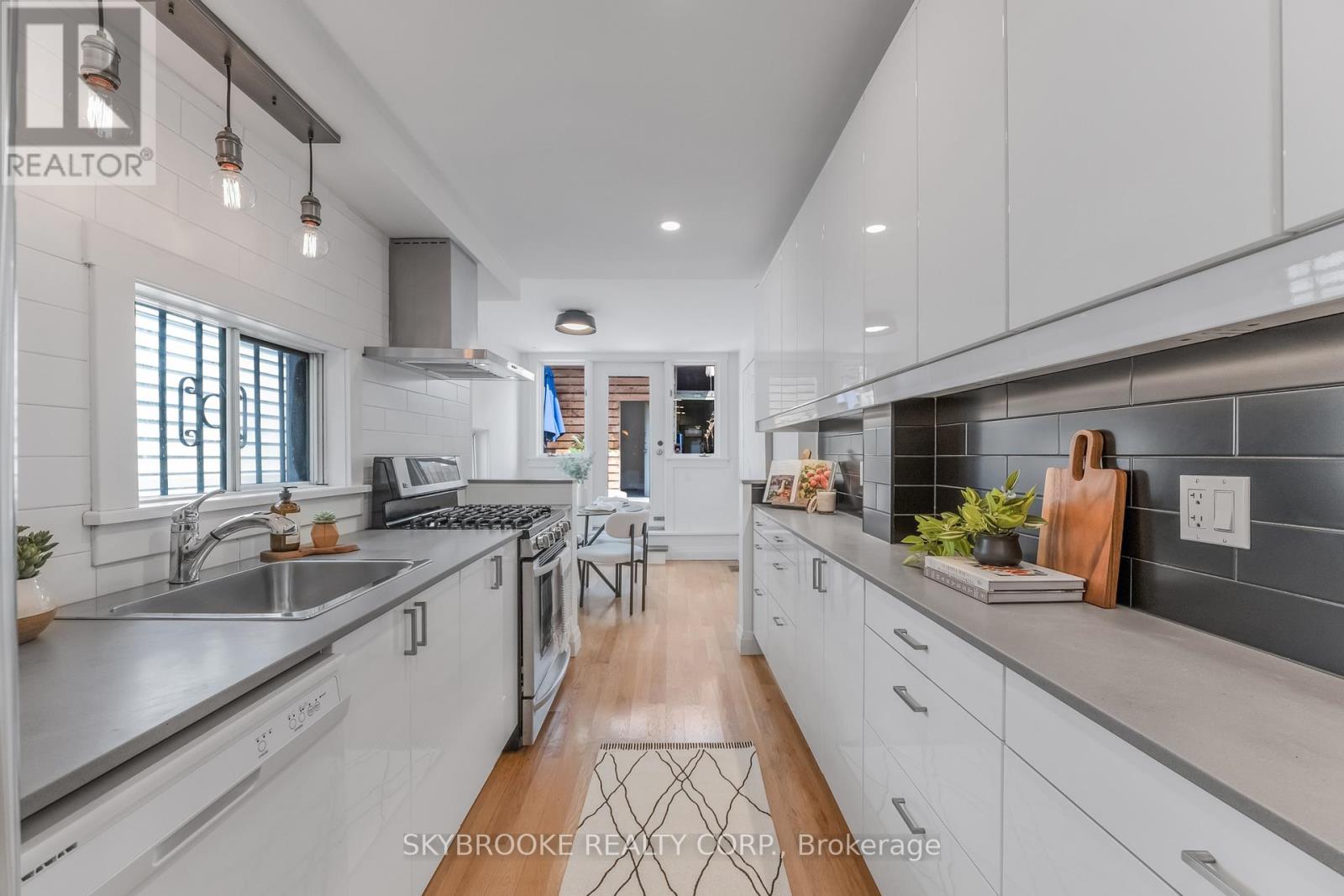 14 Whitaker Avenue, Toronto, Ontario  M6J 1A1 - Photo 10 - C13139972