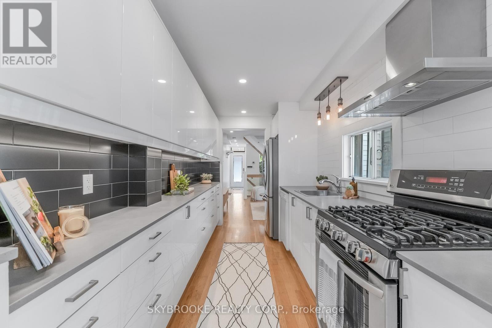 14 Whitaker Avenue, Toronto, Ontario  M6J 1A1 - Photo 11 - C13139972
