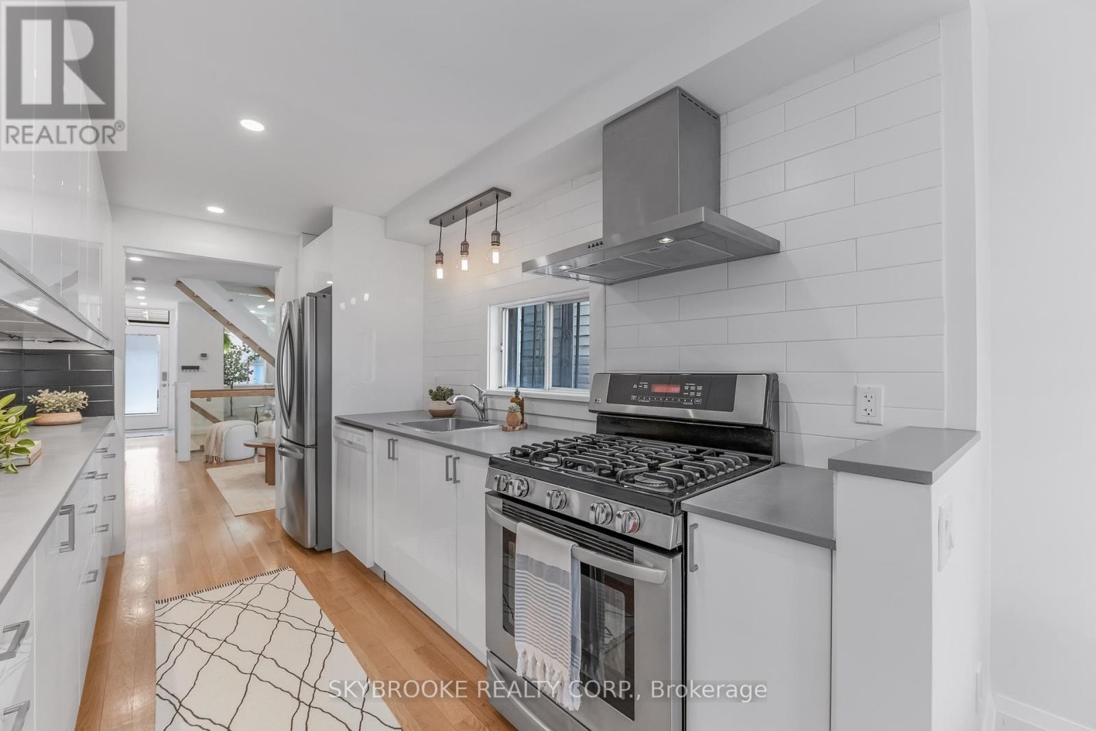 14 Whitaker Avenue, Toronto, Ontario  M6J 1A1 - Photo 12 - C13139972