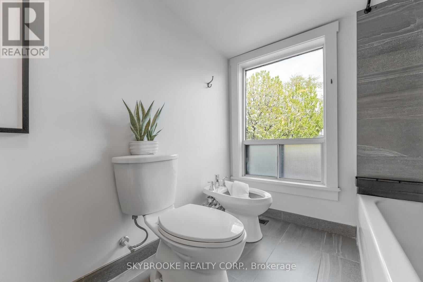 14 Whitaker Avenue, Toronto, Ontario  M6J 1A1 - Photo 24 - C13139972