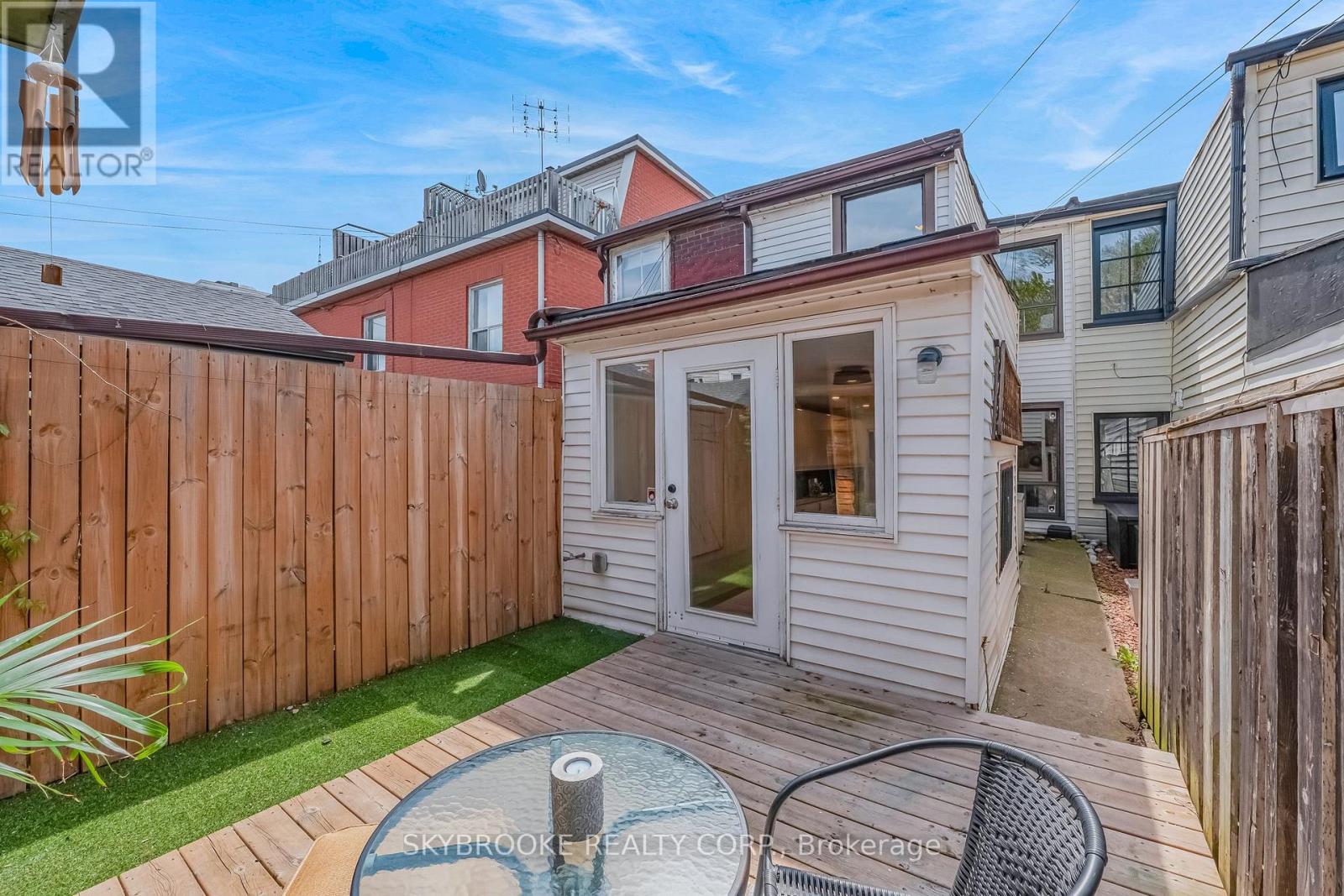 14 Whitaker Avenue, Toronto, Ontario  M6J 1A1 - Photo 29 - C13139972