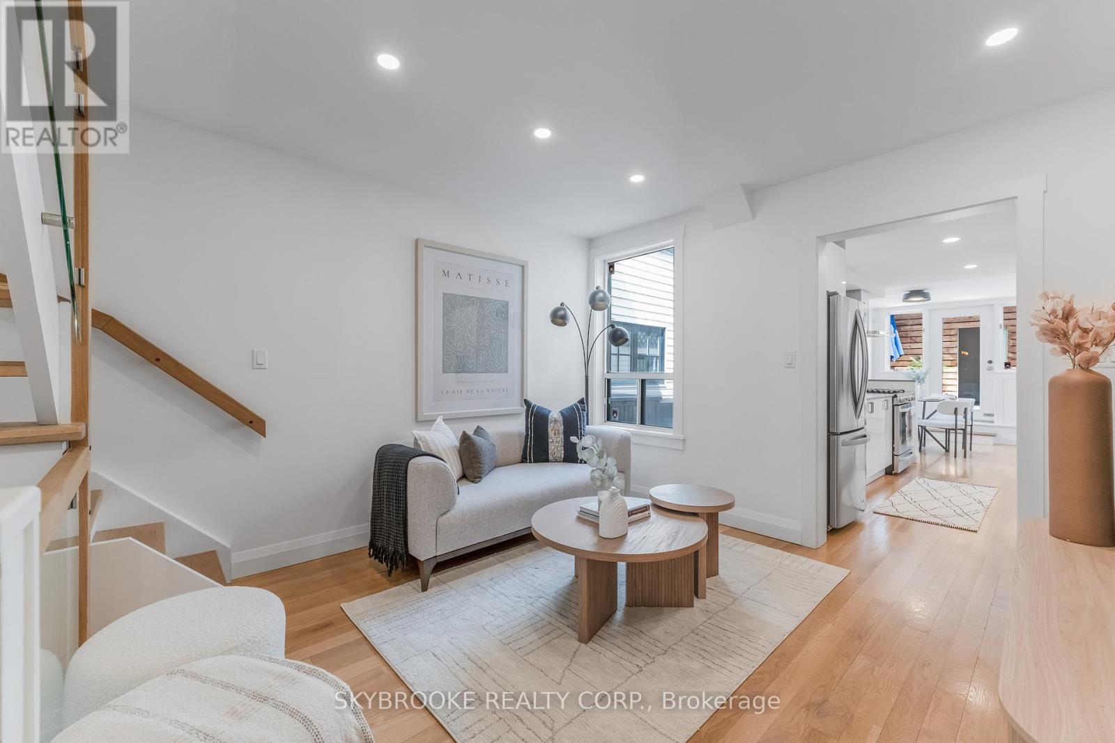 14 Whitaker Avenue, Toronto, Ontario  M6J 1A1 - Photo 6 - C13139972