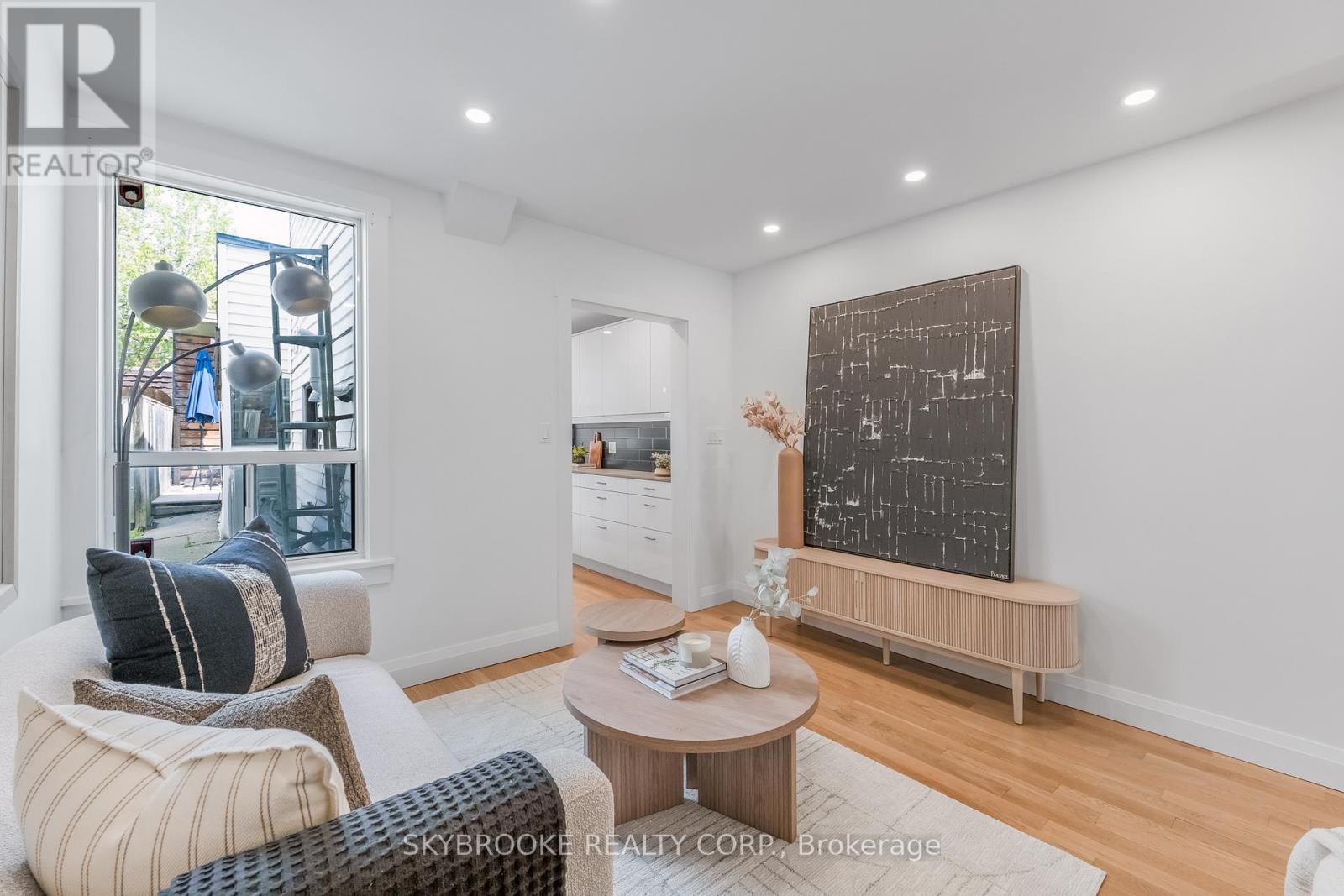 14 Whitaker Avenue, Toronto, Ontario  M6J 1A1 - Photo 7 - C13139972
