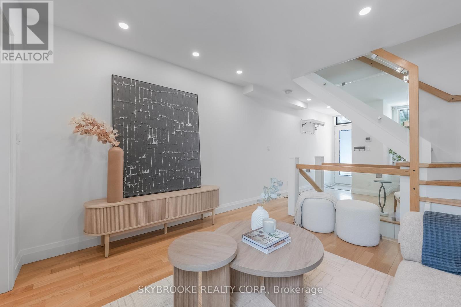 14 Whitaker Avenue, Toronto, Ontario  M6J 1A1 - Photo 9 - C13139972