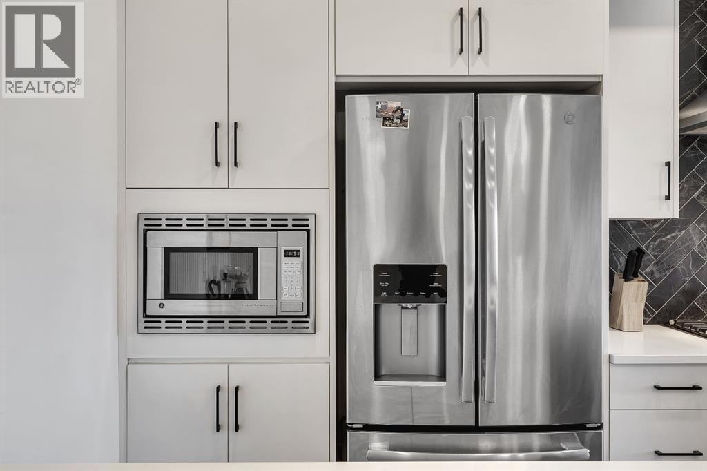 516 Greenbriar Common NW, Calgary, Alberta  T3B 6J3 - Photo 4 - A2302025
