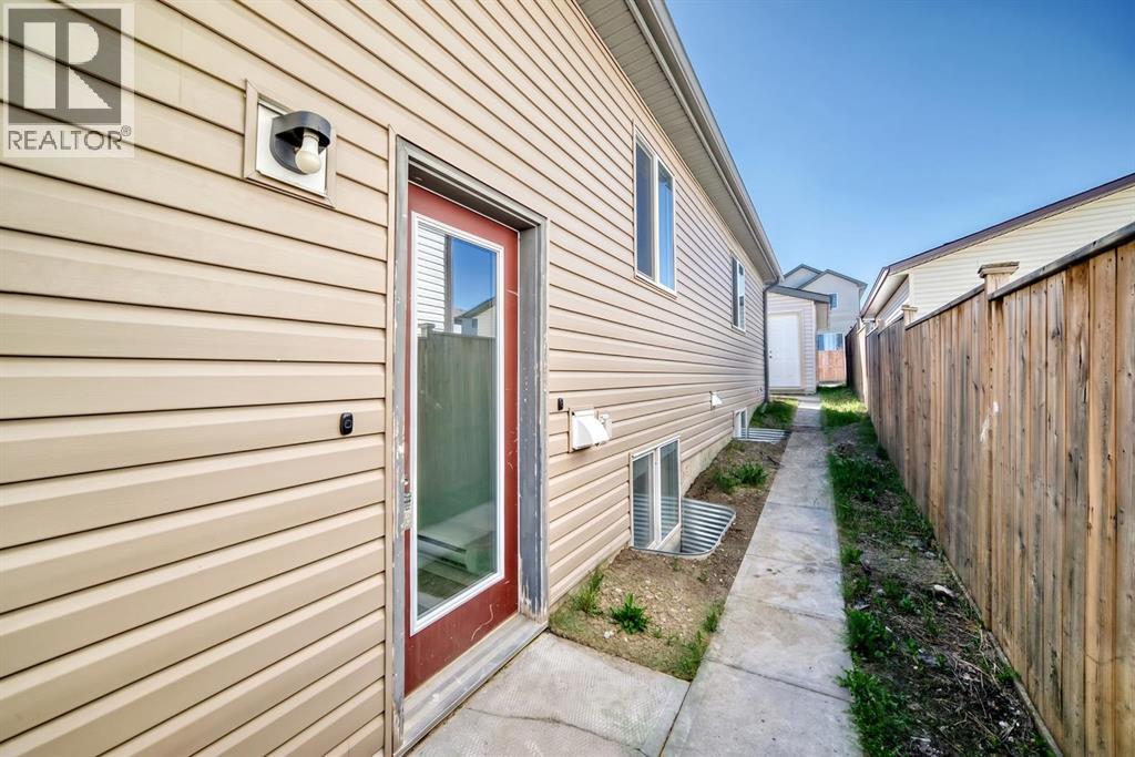231 Saddlebrook Way NE, Calgary, Alberta  T3J 0B5 - Photo 14 - A2308941
