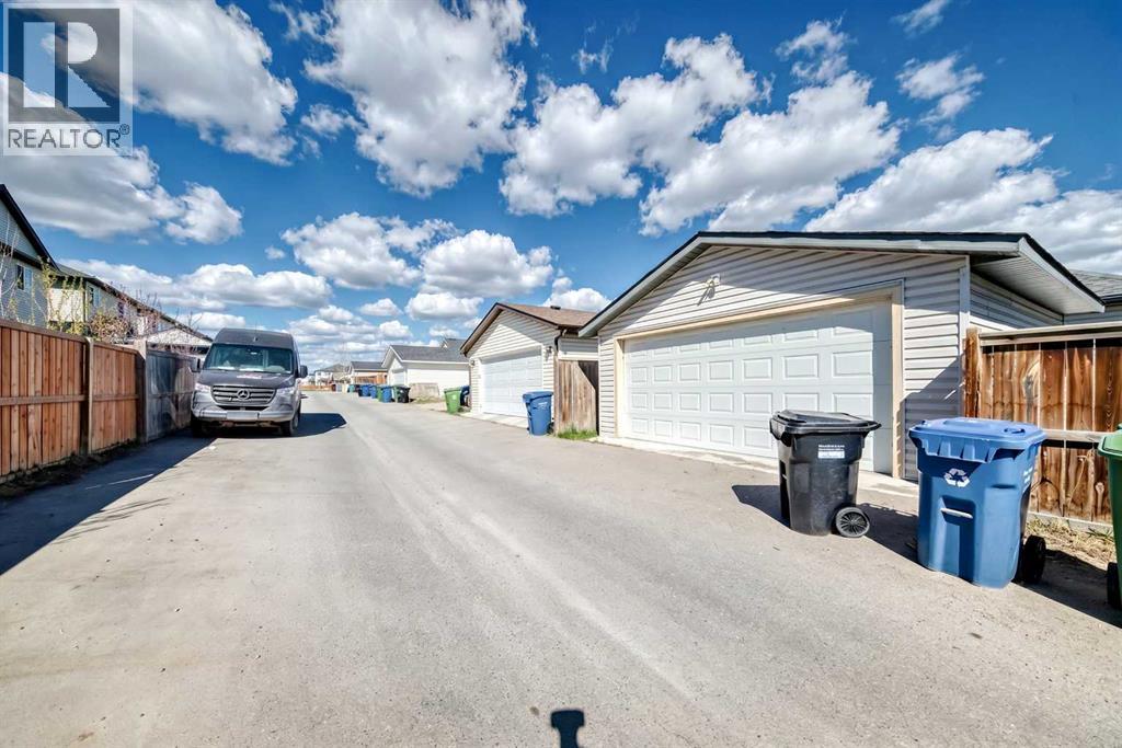 231 Saddlebrook Way NE, Calgary, Alberta  T3J 0B5 - Photo 4 - A2308941