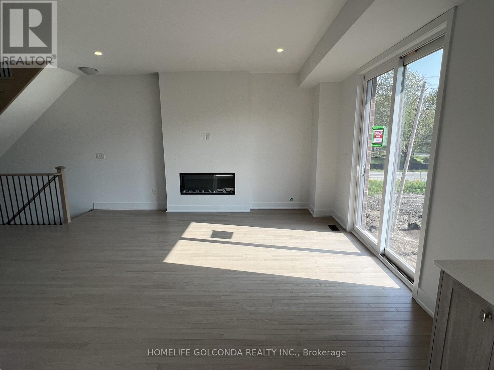 8 Sobczak Drive, Whitby, Ontario  L1N 0N3 - Photo 2 - E13140012