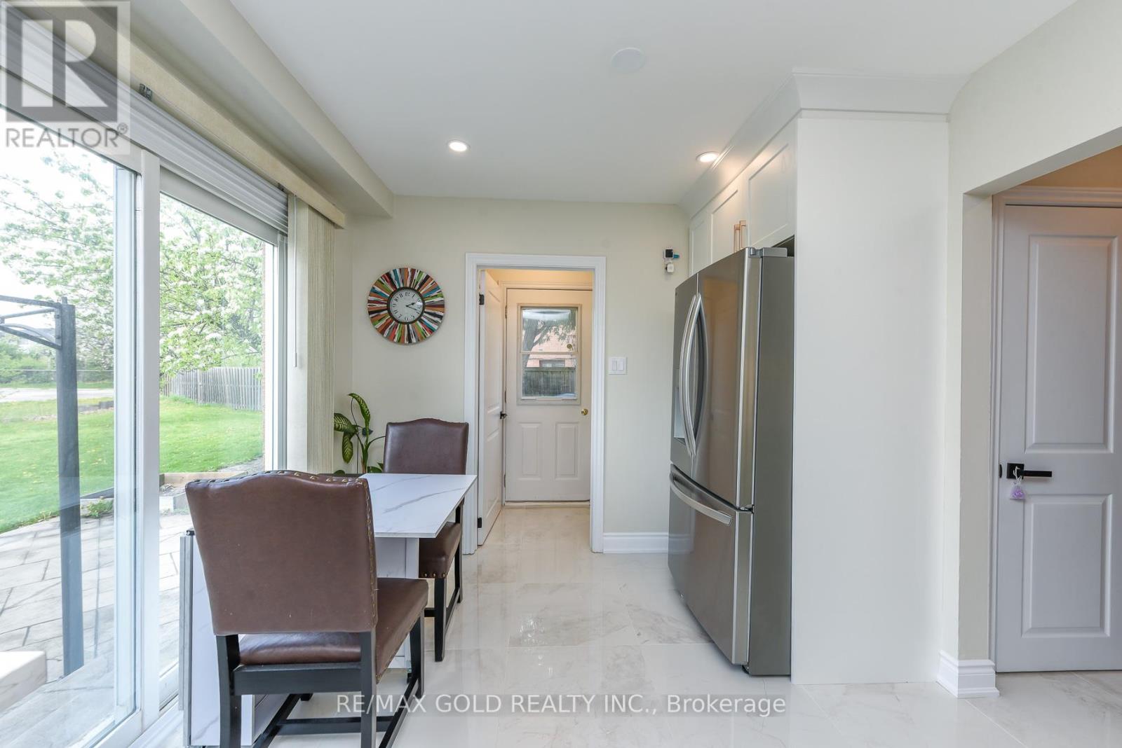 7595 Wrenwood Crescent, Mississauga, Ontario  L4T 2V8 - Photo 10 - W13140020