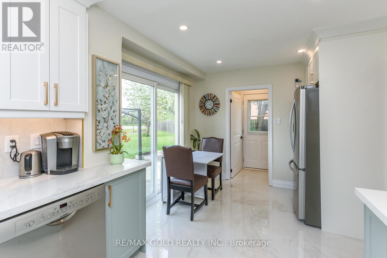 7595 Wrenwood Crescent, Mississauga, Ontario  L4T 2V8 - Photo 11 - W13140020