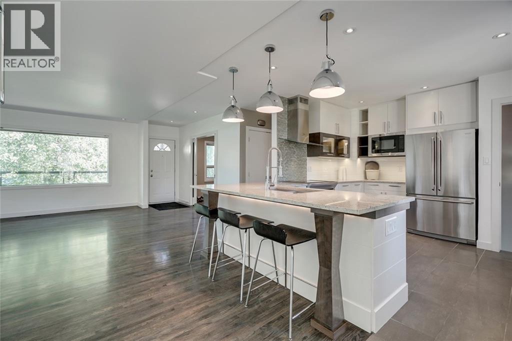 2203 25 Avenue NW, Calgary, Alberta  T2M 2C2 - Photo 5 - A2311804