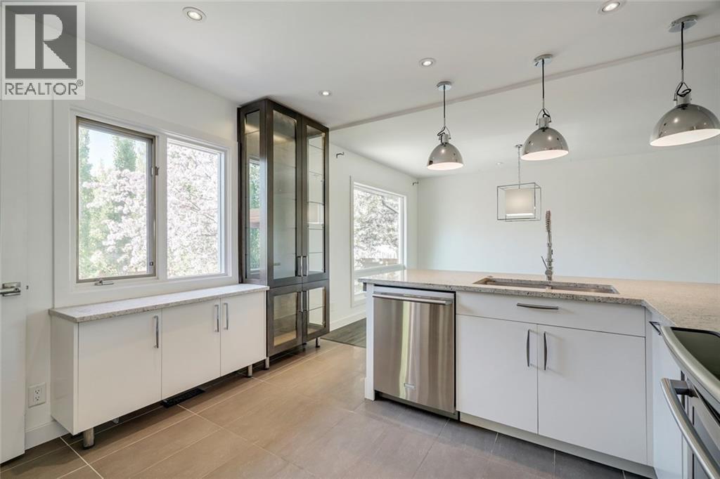 2203 25 Avenue NW, Calgary, Alberta  T2M 2C2 - Photo 8 - A2311804